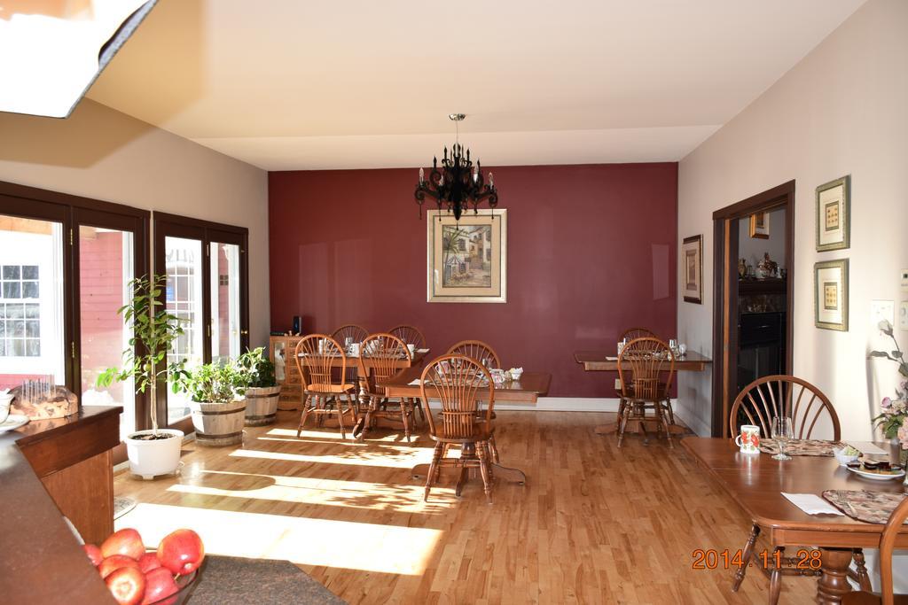 Auberge Wild Rose Inn Moncton Exterior foto
